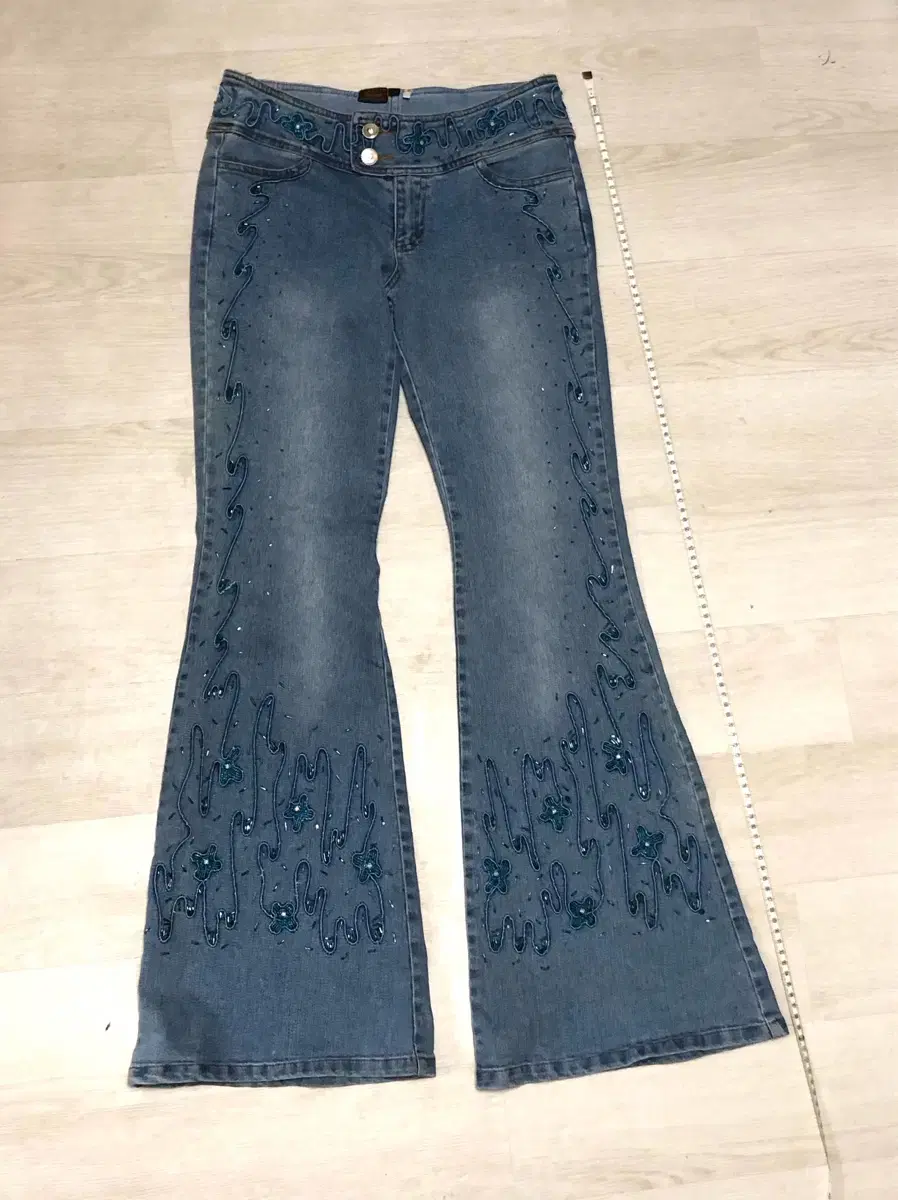 Flare jean beads embroidery denim